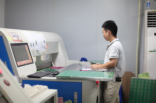CNC數(shù)控V-割機.jpg