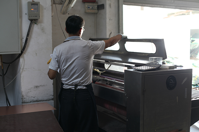 全自動數(shù)控開料機(jī).jpg